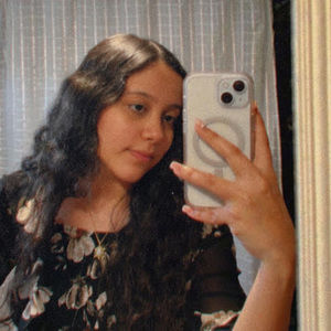 Meet your Posher, Yesenia